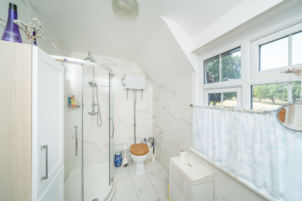 Shower room- click for photo gallery